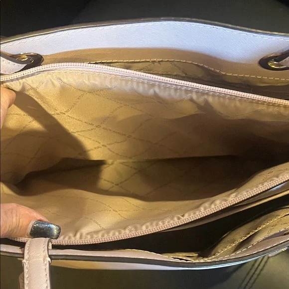 Michael Kors Light pink Tote with Gold Details with COA - Picture 7 of 13